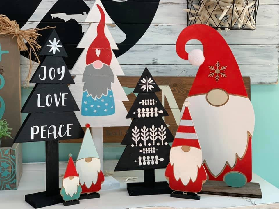 HOLIDAY PALLET TREE TRIO