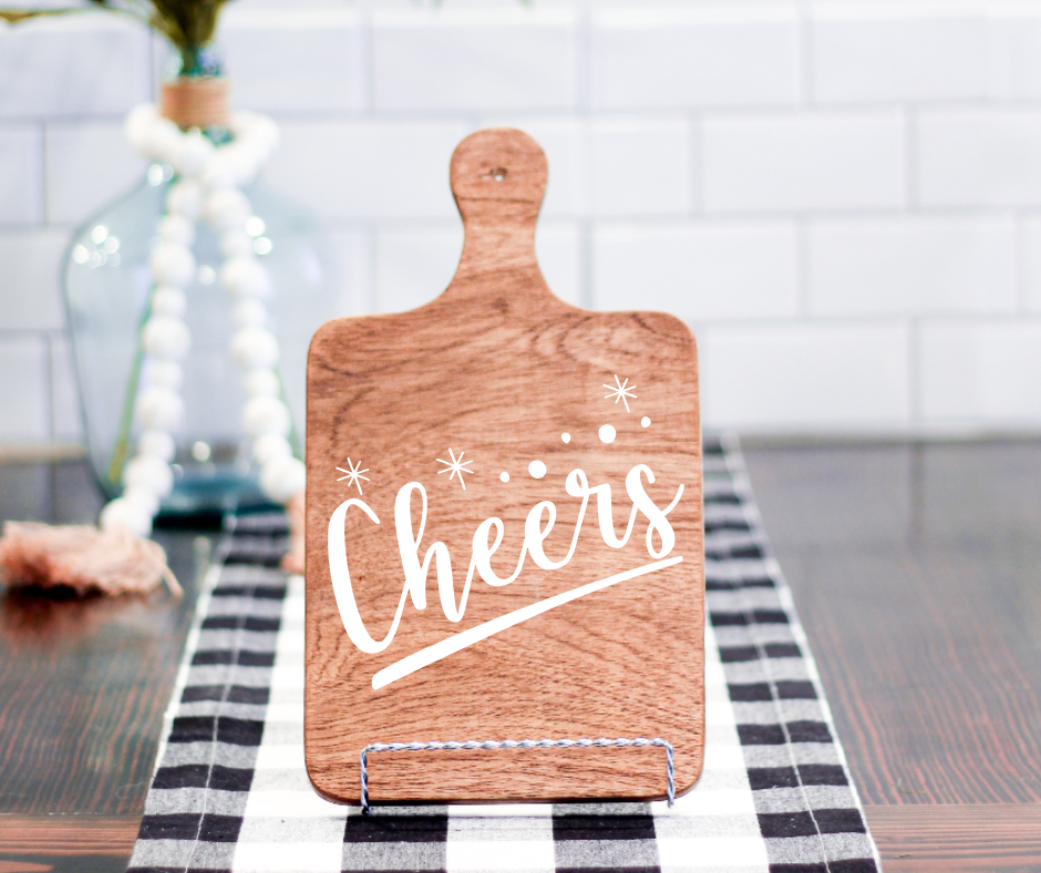 HOLIDAY DECORATIVE CUTTING BOARDS (14X9")
