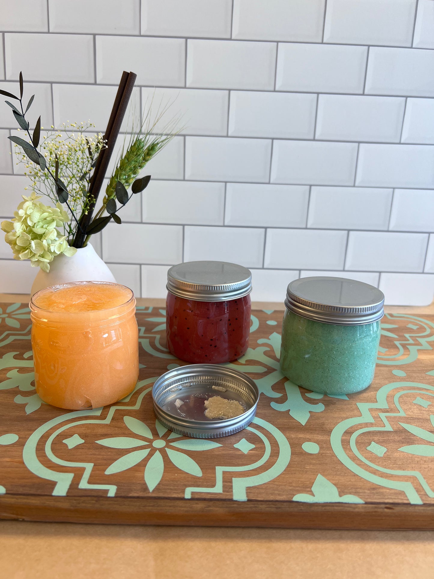 SUGAR SCRUBS W/ TRAY